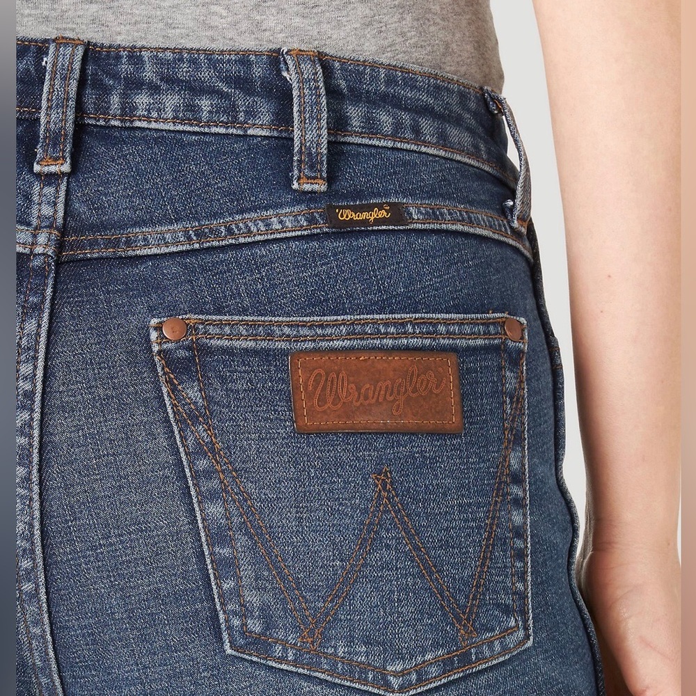 Wrangler Retro Premium Jean High Rise Trumpet Flare in Paige - Picture 7 of 7
